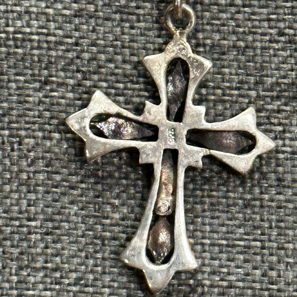 Beautiful Vintage 925 Silver & Marcasite Cross on a 925 box Chain - Picture 5 of 8